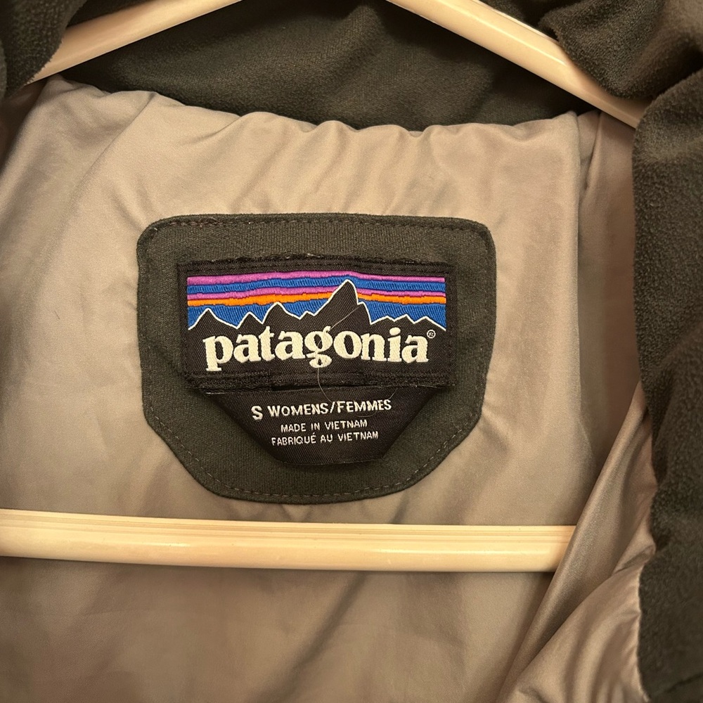 Patagonia Women's Charcoal Quilted Puffer Coat - Picture 3 of 3